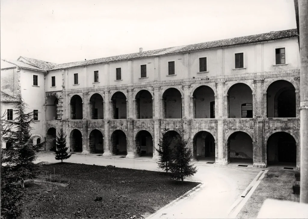 immagine per Il castello cinquecentesco, Cortile interno
