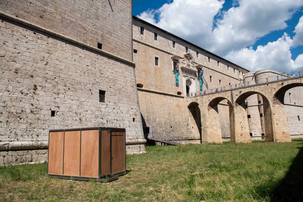 immagine per 8. Sguardi Plurali_Camera stenopeica abitabile
